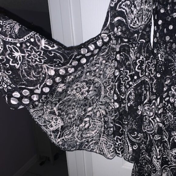 Black/White Tunic Style! - Picture 5 of 6